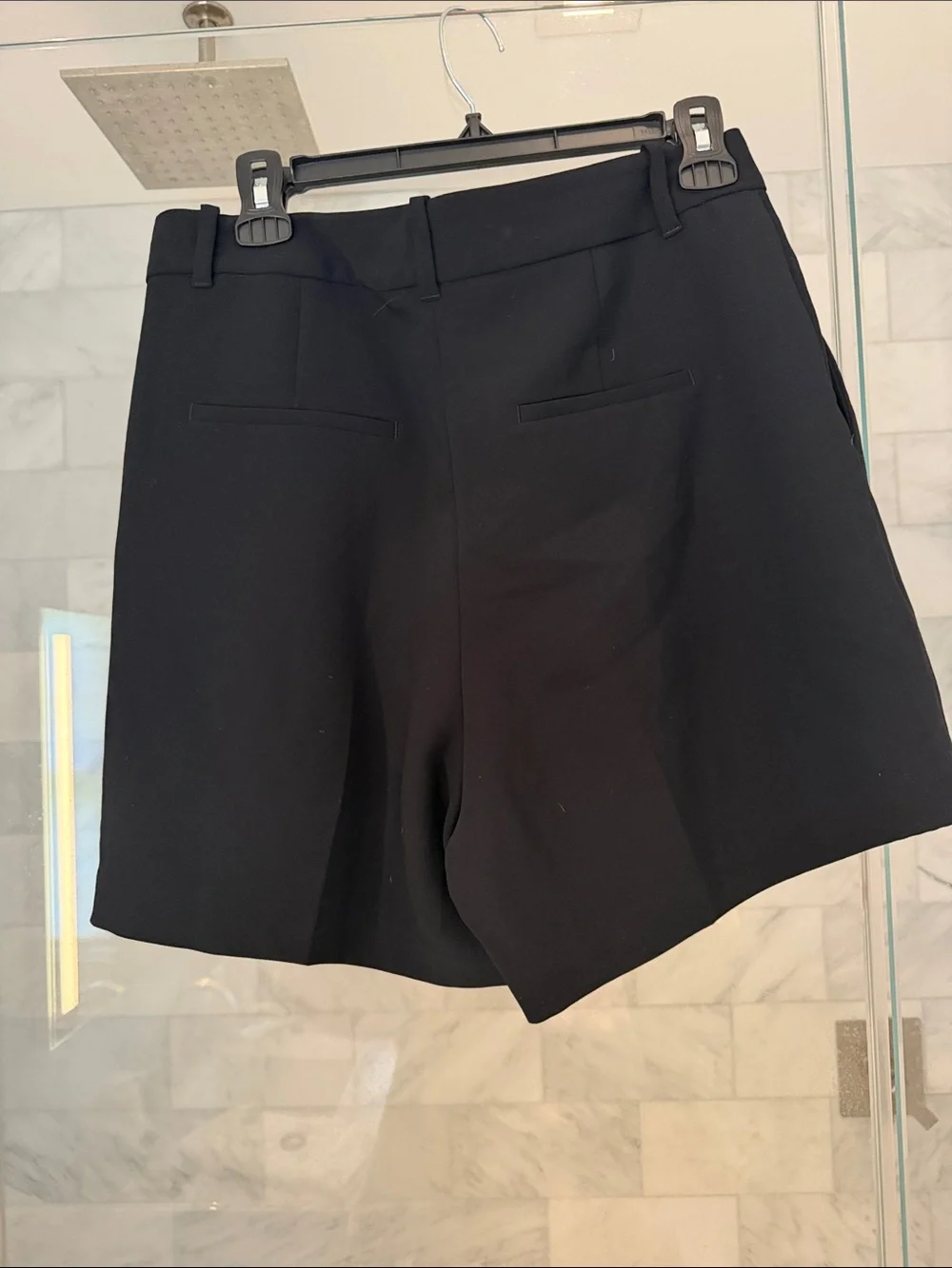 Aritizia - the effortless short - crepette - mid thigh - size 10